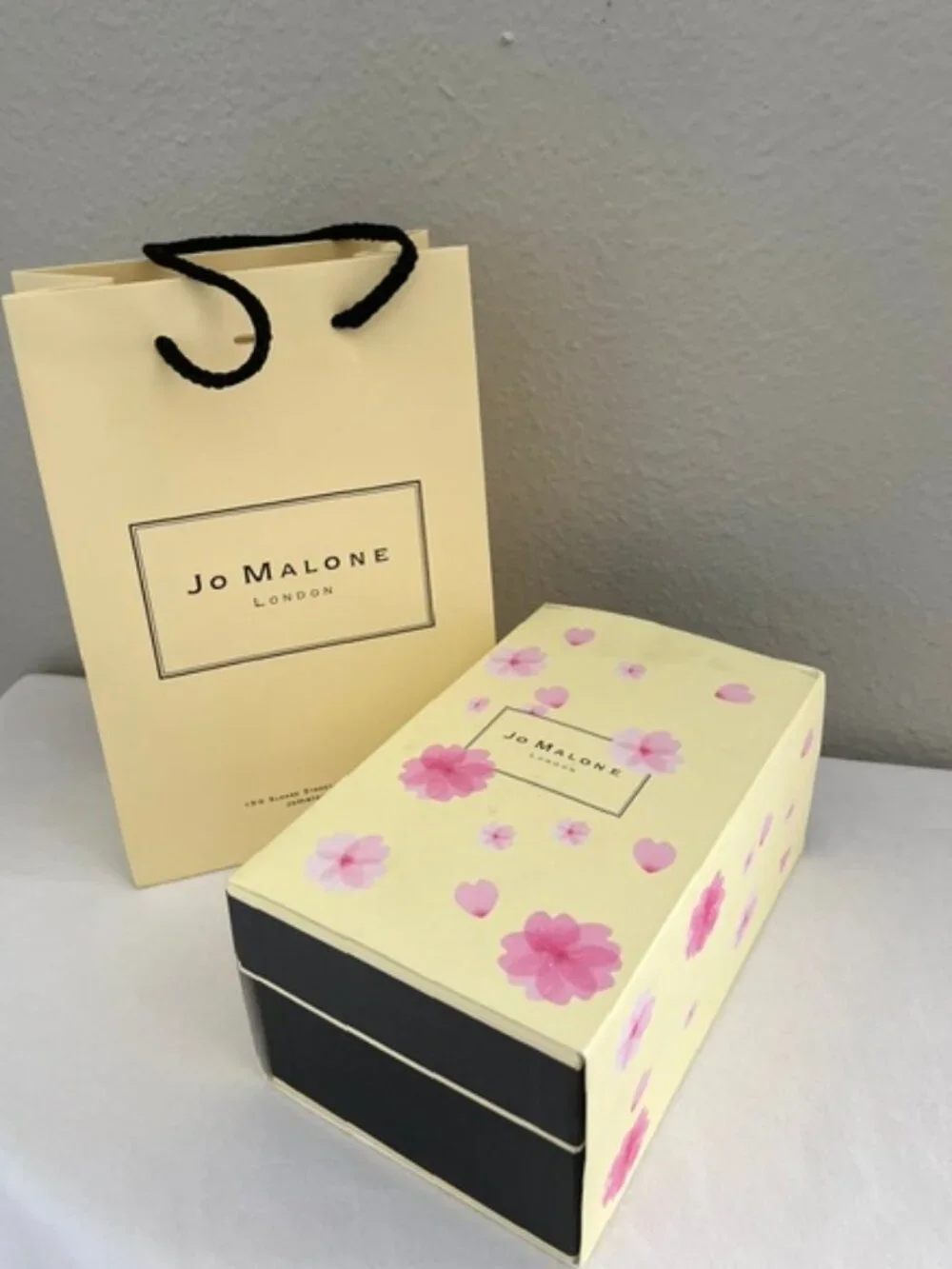Jo Malone  nectarine blossom & honey diffuser 5.6 oz / 165 ml
